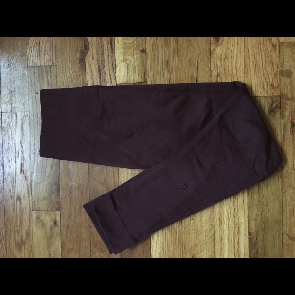 Lululemon burgundy capris leggings